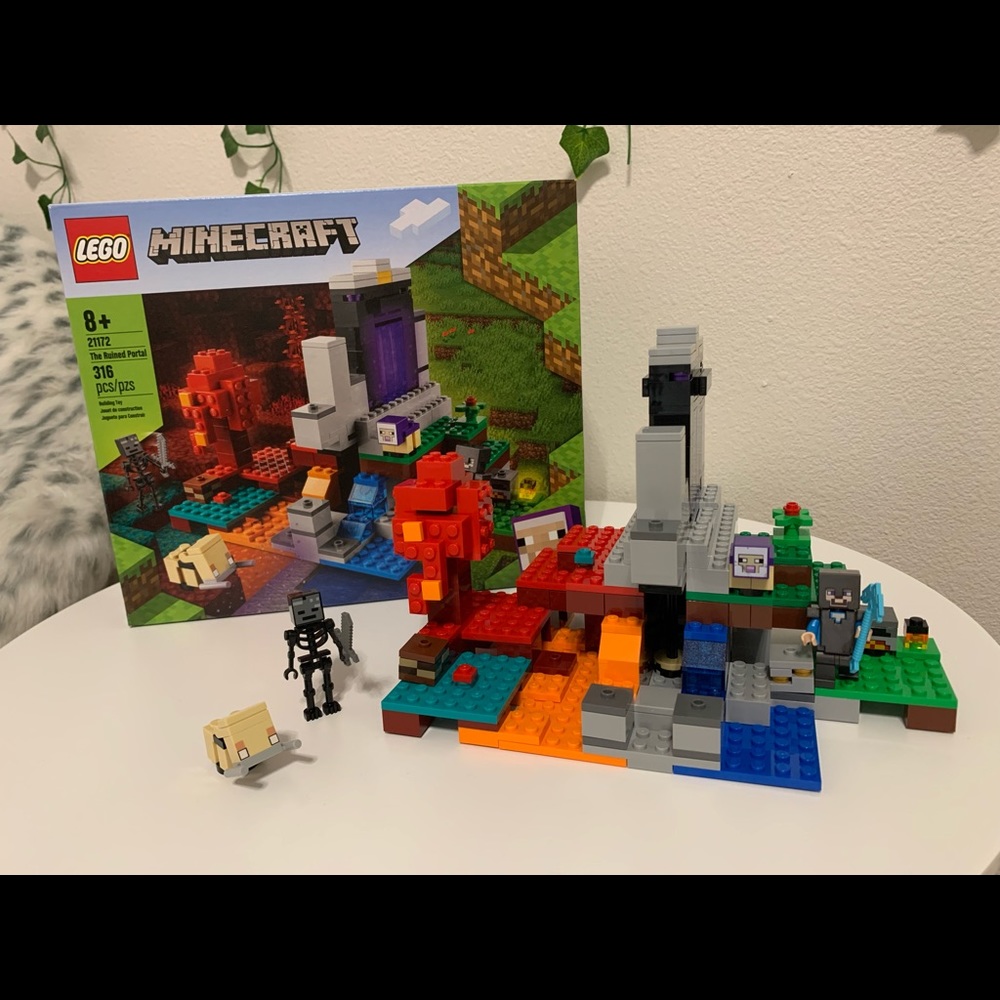 Lego Minecraft the ruined portal set